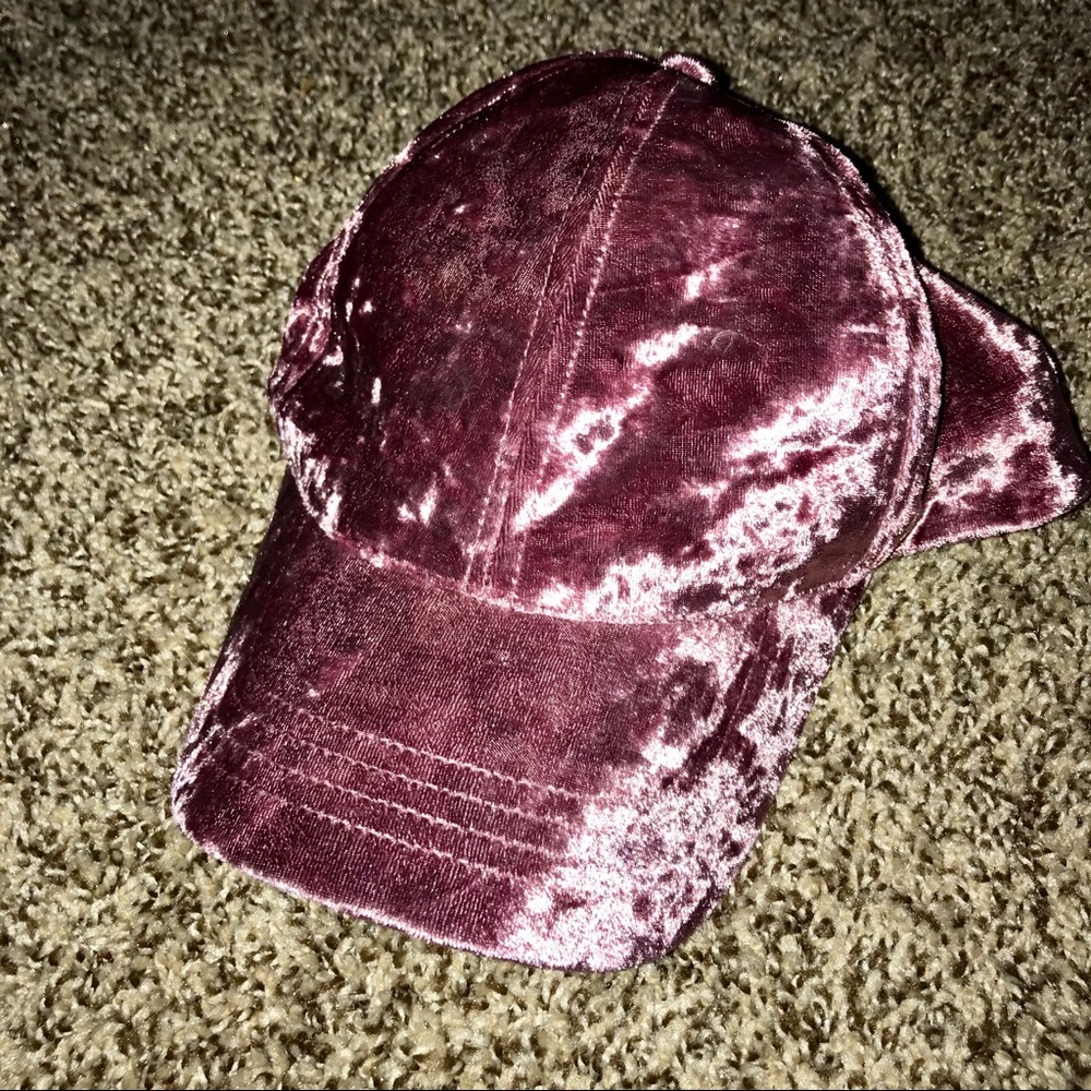 RED VELVET VELCROBACK HAT